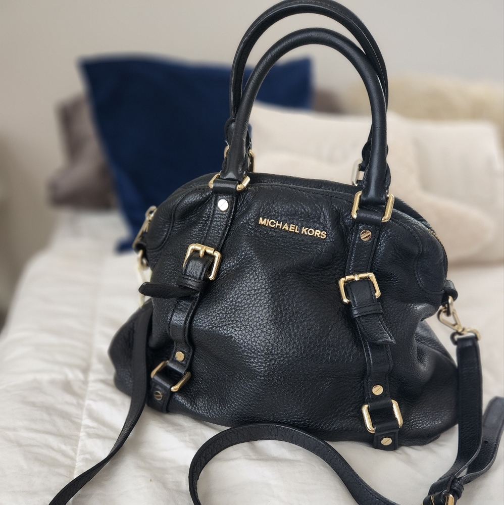 Black Leather Muchael Kors purse.